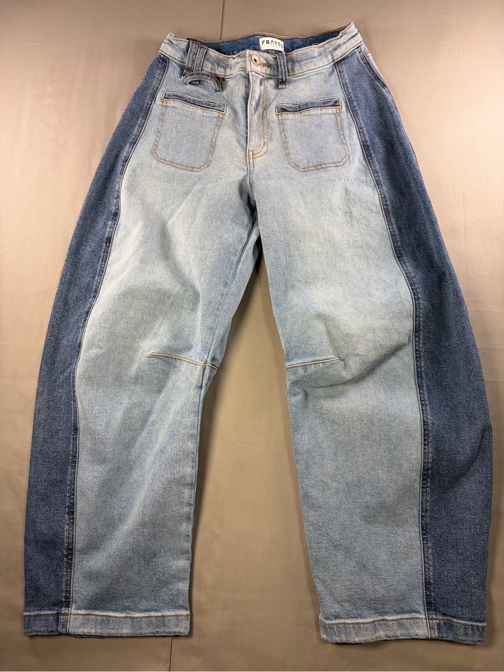 Frayed Denim Barrel Ankle Two-Tone Light Womenās Jeans